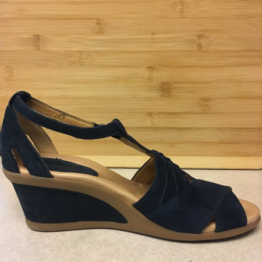 Women's Earth T-Strap Velcro Navy Blue Curvet vintage style Wedges size 8.5 B